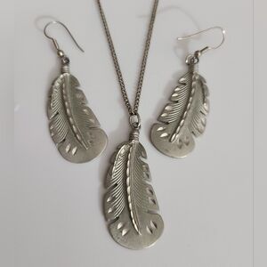 Vintage feather earrings necklace set silver sterling  ? Pewter? Southwestern